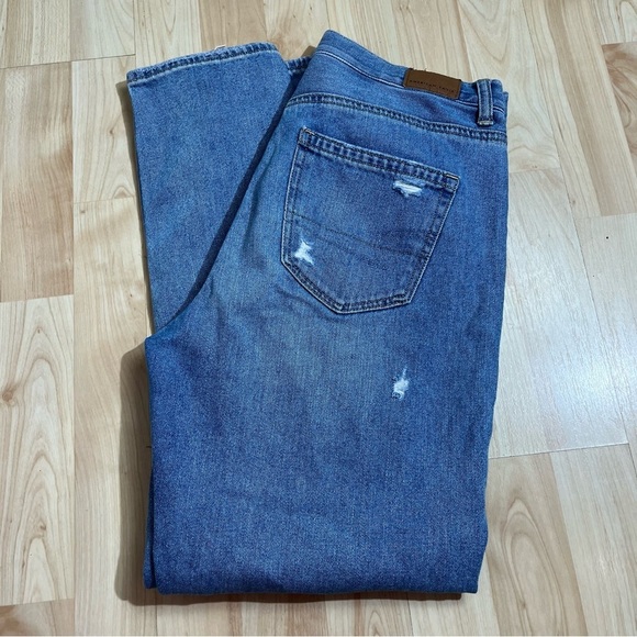 American Eagle Womens Medium Wash Distressed High Rise Mom Jeans Size 4 - Picture 9 of 9